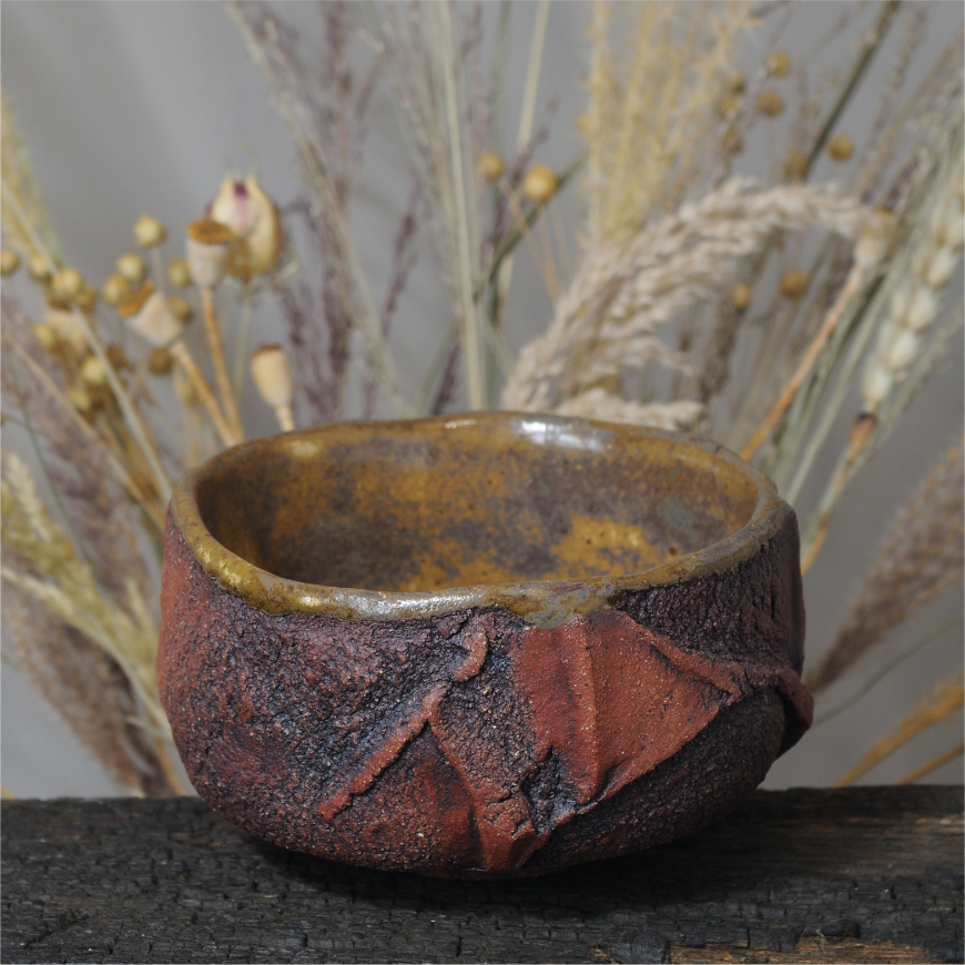 Textured exterior detail of kurinuki ceramic bowl MOMENT