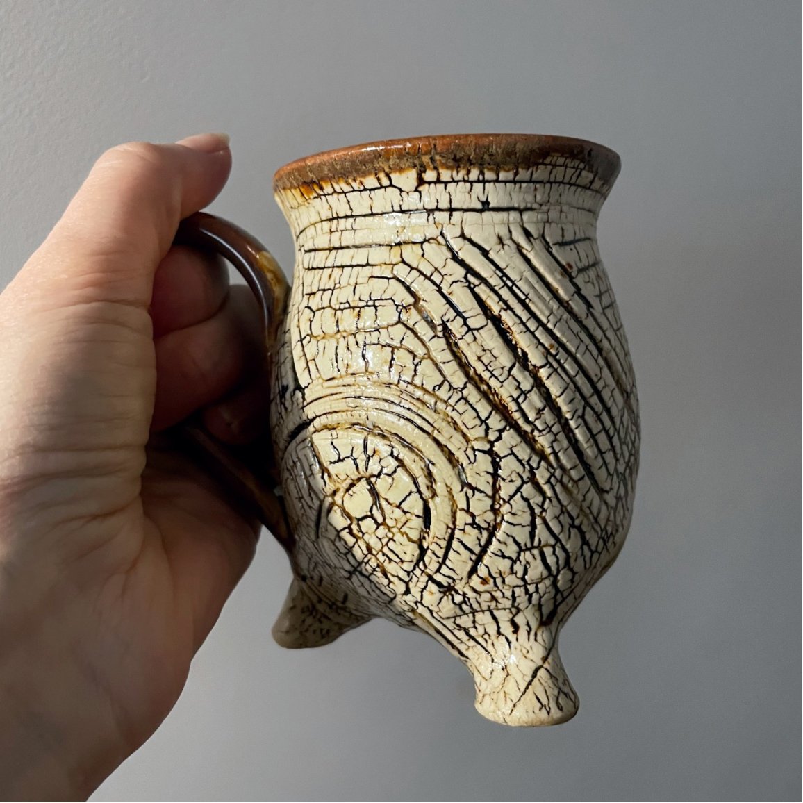 handmade mug on feet pottery detail