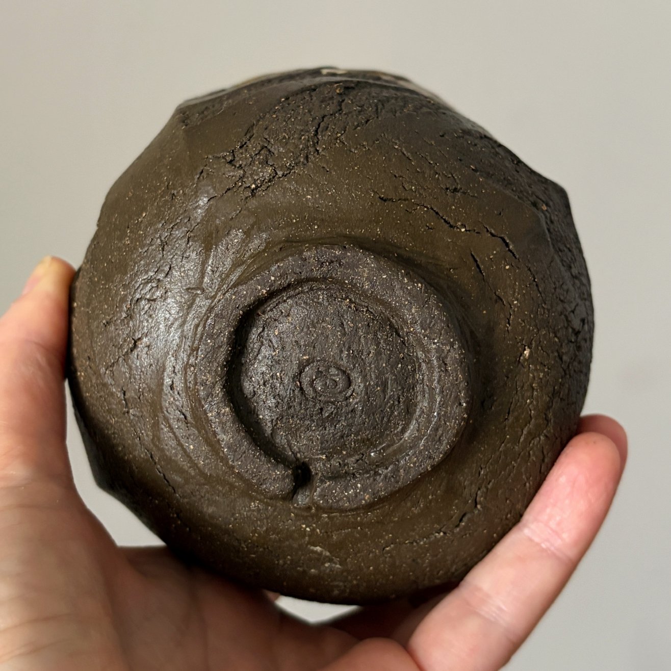 Bottom of handmade Kurinuki black clay chawan