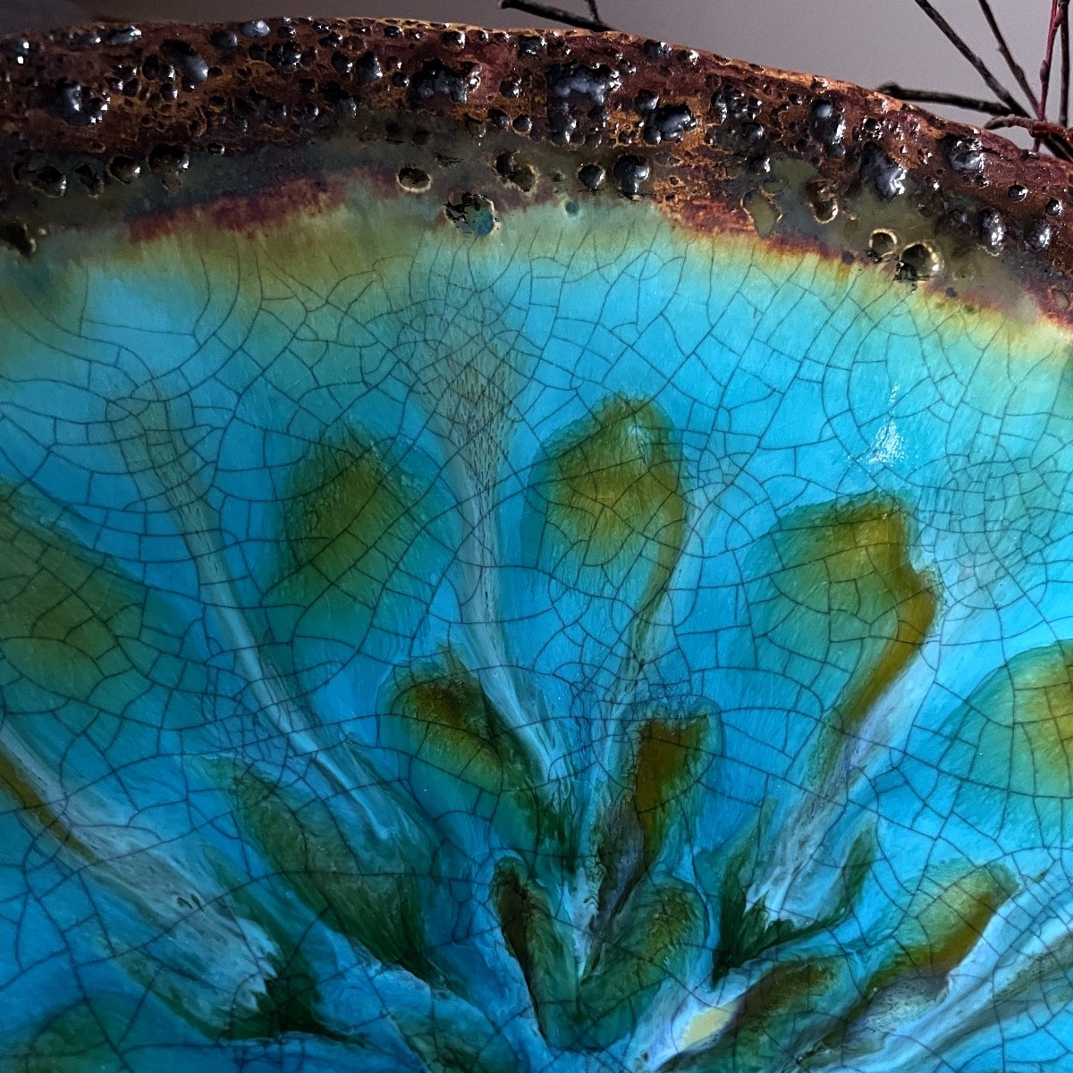 Decorative stoneware bowl with crackle glaze finish