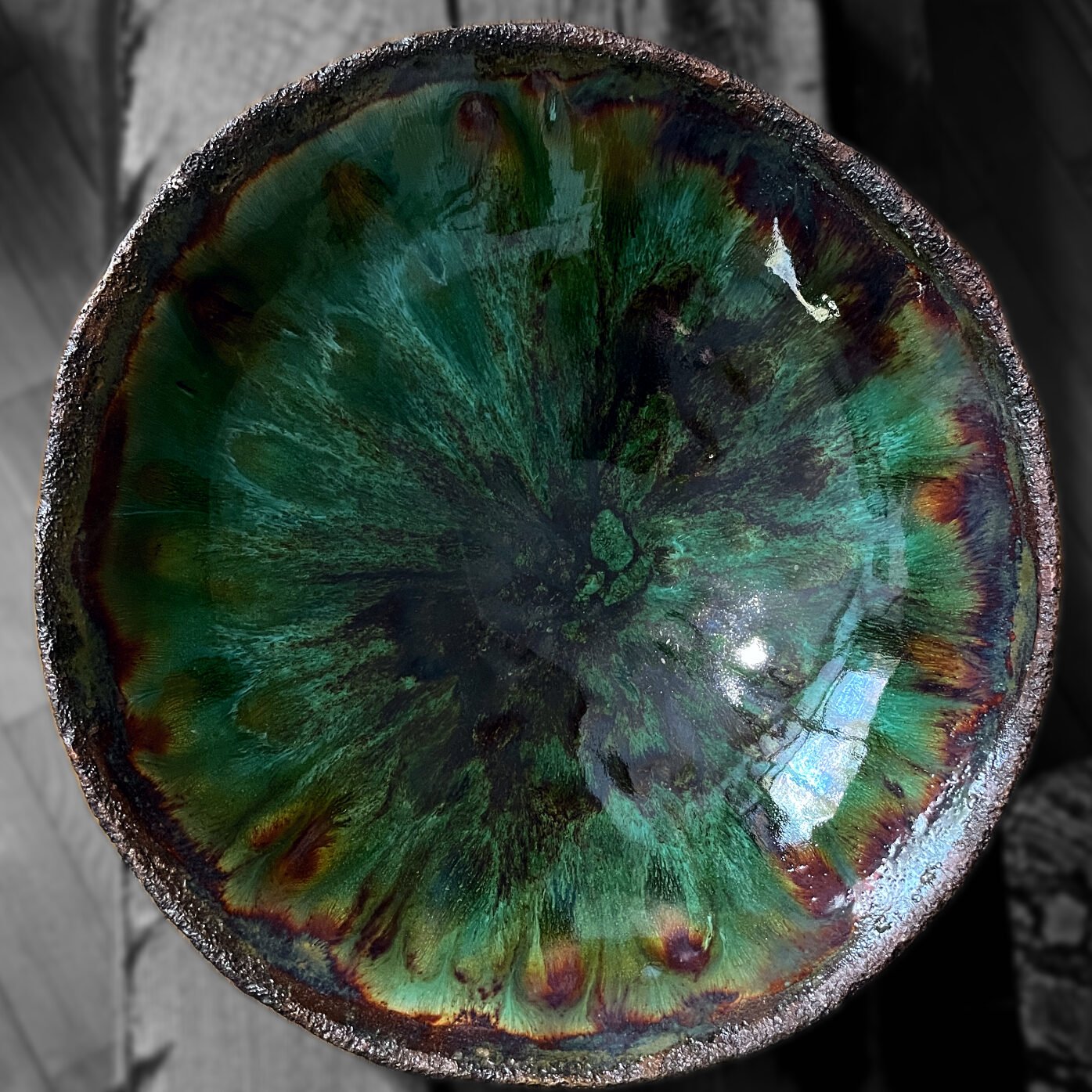 Large Handmade Ceramic Platter – Green Crystal Glaze – 27cm
