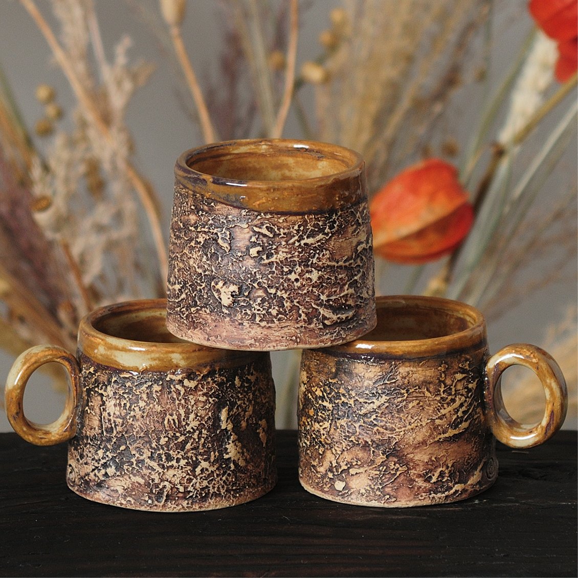 Авторська керамічна чашка ручної роботи з природною текстурою