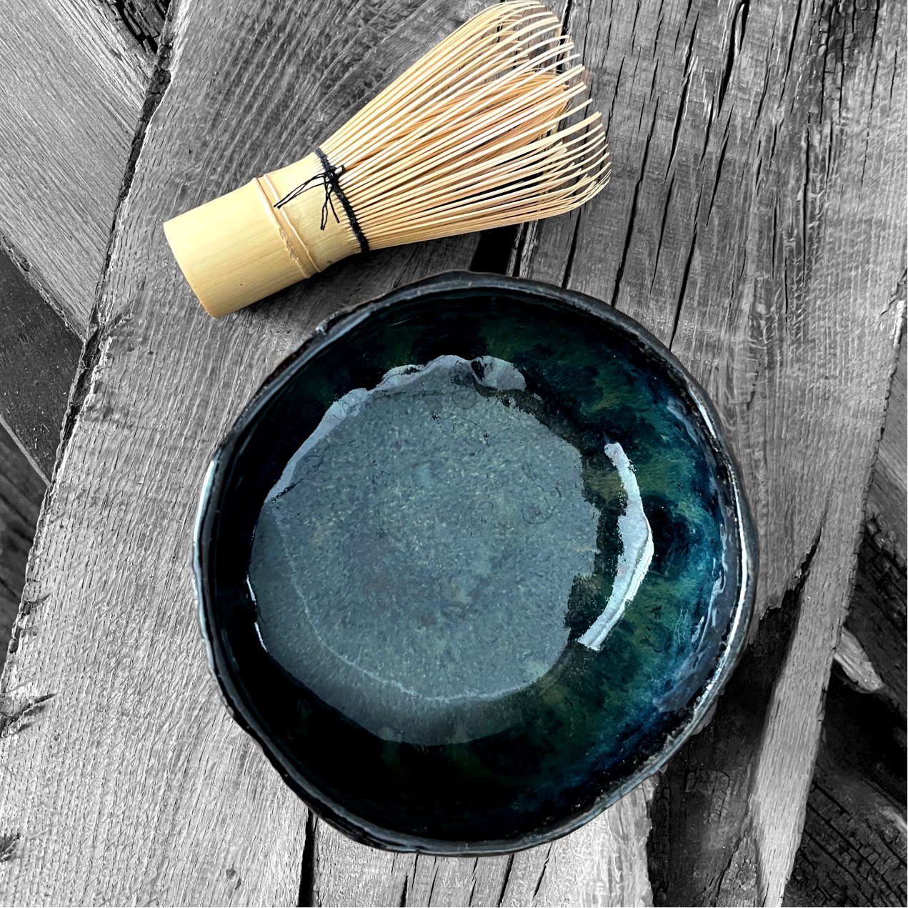 Чайна чаша чаван для матча з кераміки, авторська робота, глибокий синьо-зелений інтерʼєр