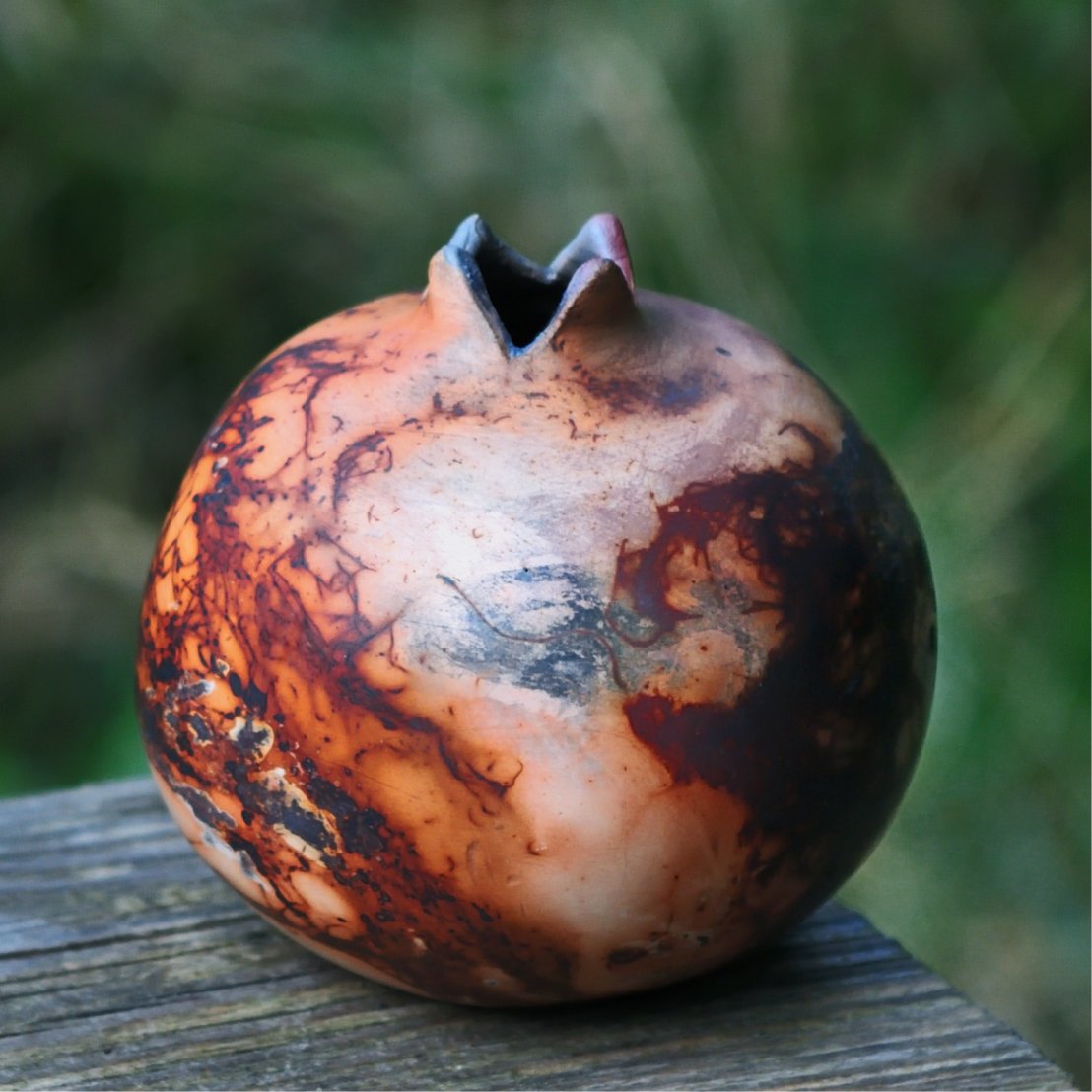 Декоративний керамічний гранат ручної роботи, художня кераміка