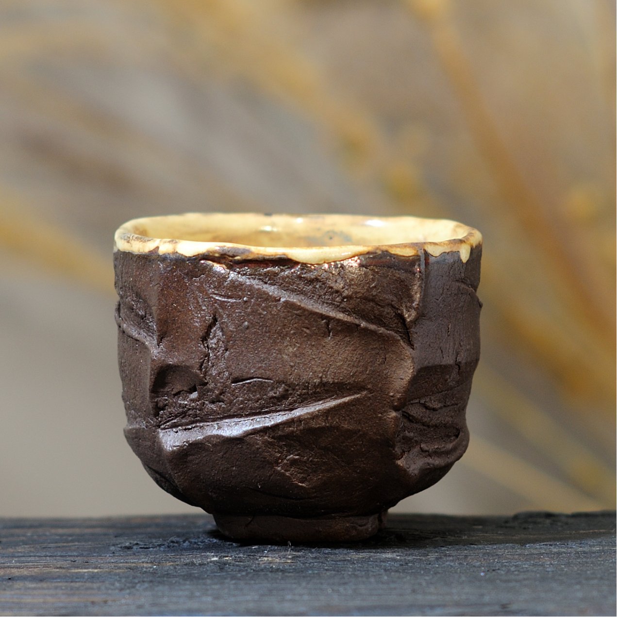 Юномі з виразною фактурою глини, керамічна чайна чашка ручної роботи